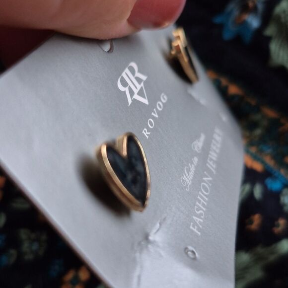 💲6️⃣ Bundled ✔️Black Stud Heart Earrings  Gold Alloy  | Jewelry Gifts for Her - Picture 4 of 9